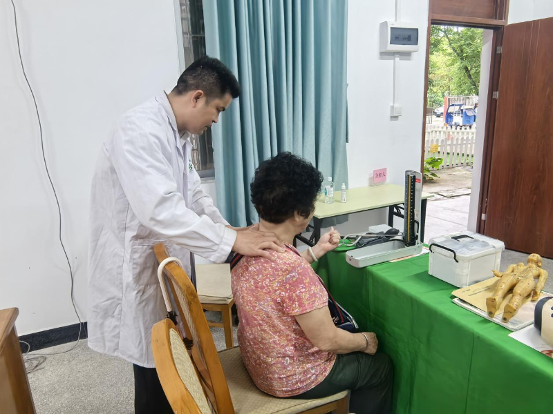传承中医文化，守护居民健康——荔安社区开展中医推拿主题活动