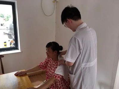 南园社区开展中医推拿志愿服务活动，居民齐点赞